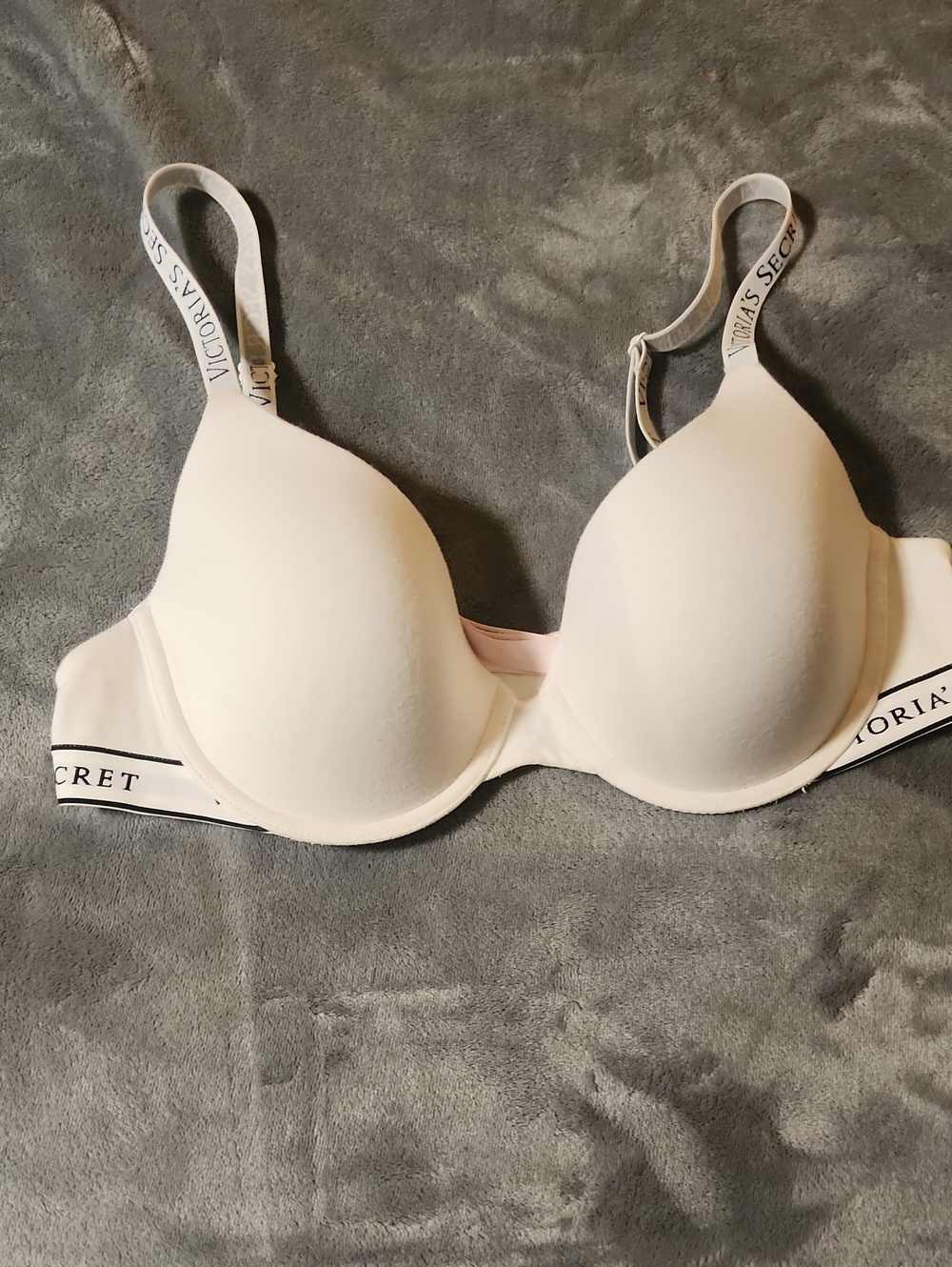 Victoria's Secret White Smooth Molded T-Shirt Bra
